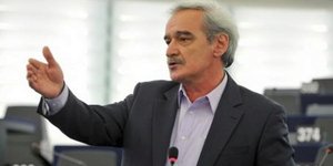 Χουντής: Εκθετοι όσοι επιμένουν ότι καλώς δεν κατατέθηκε αίτηση για τη Χίο