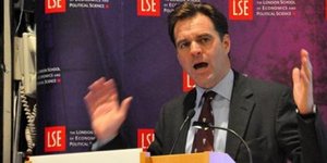 Καθηγητής Harvard: Θέμα ημερών η χρεοκοπία της Ελλάδας