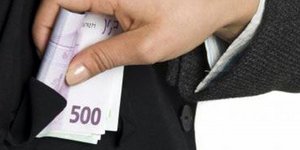 Οι μισοί Έλληνες κατηγορούν τους άλλους μισούς πως φοροδιαφεύγουν