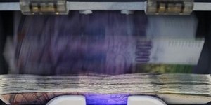 Υπάλληλοι του υπουργείου Ανάπτυξης αντί να αξιολογούν τις επενδύσεις