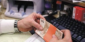 Τις 660.000 έφτασαν οι αιτήσεις καταναλωτών για ρύθμιση χρεών προς τις τράπεζες