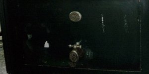 Οι ληστές σήκωσαν το χρηματοκιβώτιο και εξαφανίστηκαν 