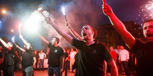 Η Χρυσή Αυγή λέει «ναι» στο δημοψήφισμα: Ο Τσίπρας πουλάει φούμαρα -Χρειάζεται τ