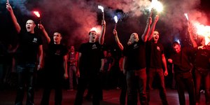H Guardian έγραψε στα ελληνικά και ανέβασε βίντεο για τη Χρυσή Αυγή και την ΕΛΑΣ
