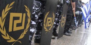 Ακροδεξιά σταγονίδια στην Αστυνομία: Οι τέσσερις σφικτοί δεσμοί της Χρυσής Αυγής