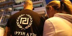 CNN Turk: Η νεοναζιστική Χρυσή Αυγή δίνει τρόφιμα σε όσους έχουν ελληνικό αίμα