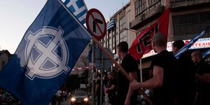 Απειλές από τη Χρυσή Αυγή καταγγέλλει το ΚΚΕ