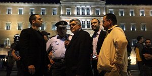 Ακροδεξιά ρουσφέτια: Μιχαλολιάκος