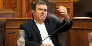 Χρυσοχοΐδης: Να φύγουν από το Δημόσιο πρώτα συγγενείς