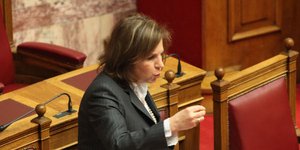 Χριστοφιλοπούλου προς Χρυσή Αυγή: «Είστε η ντροπή της δημοκρατίας» [βίντεο]