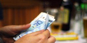 Ποίοι δικαιούνται το επίδομα Χριστουγέννων (EUROKINISSI/ΘΑΝΑΣΗΣ ΚΑΛΛΙΑΡΑΣ)
