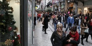 Εορταστικό ωράριο -Πώς θα λειτουργήσουν τα καταστήματα σήμερα και αύριο /Φωτογραφία: Intime News