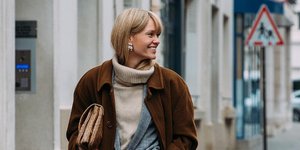 Γυναίκα ποζάρει στον φακό/Φωτογραφία Instagram @stylesightworldwide