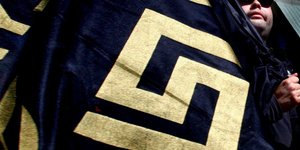 Ξένα μέσα βλέπουν νέα άνοδο της Χρυσής Αυγής στις Ευρωεκλογές: Οι Ελληνες ντρέπο