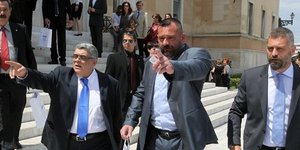 Τα γραφεία του Θεόδωρου Πάγκαλου παίρνουν οι Χρυσαυγίτες στη Βουλή