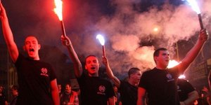 ΔΗΜΑΡ: Ενοπλες συμμορίες της Χρυσής Αυγής τρομοκρατούν τις γειτονιές