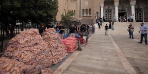Οι Αθηναίοι γύρισαν την πλάτη στα τρόφιμα της Χρυσής Αυγής