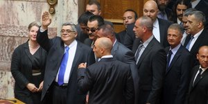 Νέα αδιανόητη πρόκληση Χρυσής Αυγής κατά ΣΥΡΙΖΑ στη Βουλή με χυδαίες ύβρεις