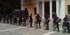 Στο εδώλιο και πάλι οι οκτώ Χρυσαυγίτες