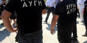 Μία γλάστρα «προκάλεσε» επεισόδια ανάμεσα σε αντιεξουσιαστές και Χρυσαυγίτες 
