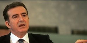 Απών από τα γενέθλια του ΠΑΣΟΚ θα είναι ο Μιχάλης Χρυσοχοΐδης