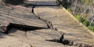 Στην Αρχαία Ολυμπιά η γη καταπίνει ένα χωριό -Κάθε μέρα βουλιάζει κι από λίγο