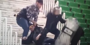 Σοκαριστικό ξύλο αστυνομικών σε φίλαθλο στην Αλγερία
