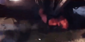 Σοκ στην Τουρκία: Υδροφόρα παρασύρει διαδηλωτή στο πάρκο Γκεζίμ [βίντεο]