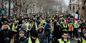 Νέες κινητοποιήσεις από τα κίτρινα γιλέκα (Φωτογραφία: AP Photo/Kamil Zihnioglu)