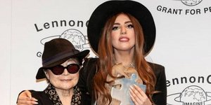 Γιατί η Γιόκο Όνο βράβευσε τη Lady Gaga