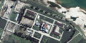 Δορυφορική φωτογραφία των πυρηνικών εγκαταστάσεων στη Γιονγκμπιόν (Φωτογραφία αρχείου: ΑΡ)