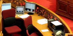 Ελεγχος και στους υπαλλήλους της Βουλής για διορισμούς με πλαστά δικαιολογητικά