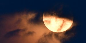 Η τελευταία υπερπανσέληνος του 2019 πάνω από το Ναύπλιο -Φωτογραφία: ΑΠΕ-ΜΠΕ