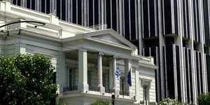 Εκτός Δημοσίου η θυρωρός του υπουργείου Εξωτερικών που είχε να πάει 11 μήνες για