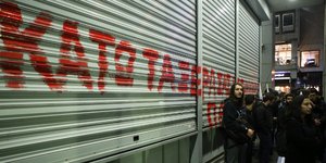 Από πρόσφατη διαμαρτυρία στο ΥΠΟΙΚ / Φωτογραφία: SOOC/George Vitsaras