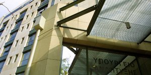 «Ξηλώθηκαν» εκατό υπάλληλοι του υπουργείου Ανάπτυξης