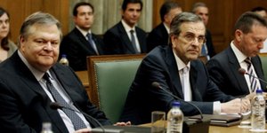 Οι 5 «κόκκινες» γραμμές της κυβέρνησης – Τι θα προτείνει ο Στουρνάρας στην Τρόικ