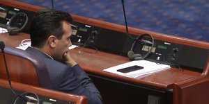 Ο Σκοπιανός πρωθυπουργός Ζραν Ζεφ / Φωτογραφία: AP Photo/Boris Grdanoski