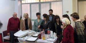 Η κοπή της πίτας στον τοπική οργάνωση του ΣΥΡΙΖΑ στο Γαλάτσι- φωτογραφία twitter