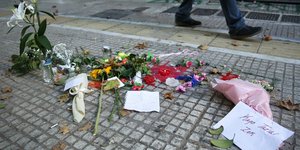 Εξω από το κοσμηματοπωλείο που άφησε την τελευταία του πνοή ο Ζακ Κωστόπουλος /Φωτογραφία: Intime News