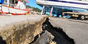 συνεχίζονται οι μετασεισμοί στο νησί/Φωτογραφία: Eurokinissi