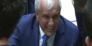 Ο Ζέλικο Ομπράντοβιτς... αγριοκοιτάζει τον Σλούκα / Φωτογραφία: YouTube