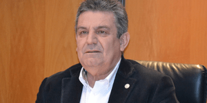 Ο δήμαρχος Ιλίου είπε τα «γαλλικά» τον Γιοχάνες Χαν: Συγγνώμη κύριε αλλά μας γ@@