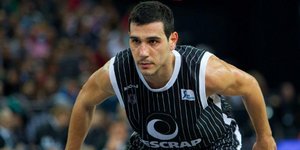 Τρίποντο του Ζήση στη λήξη του χρόνου από το κέντρο [βίντεο]