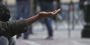 Ινστιτούτο Εργασίας ΓΣΕΕ: Ένας στους 2 φτωχούς Ελληνες ζει με κάτω από 300 ευρώ