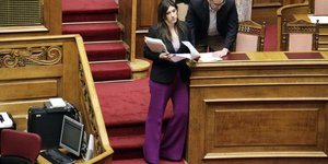 Δεν δίνει τα χρήματα της Βουλής η Ζωή - EUROKINISSI/ΓΙΩΡΓΟΣ ΚΟΝΤΑΡΙΝΗΣ