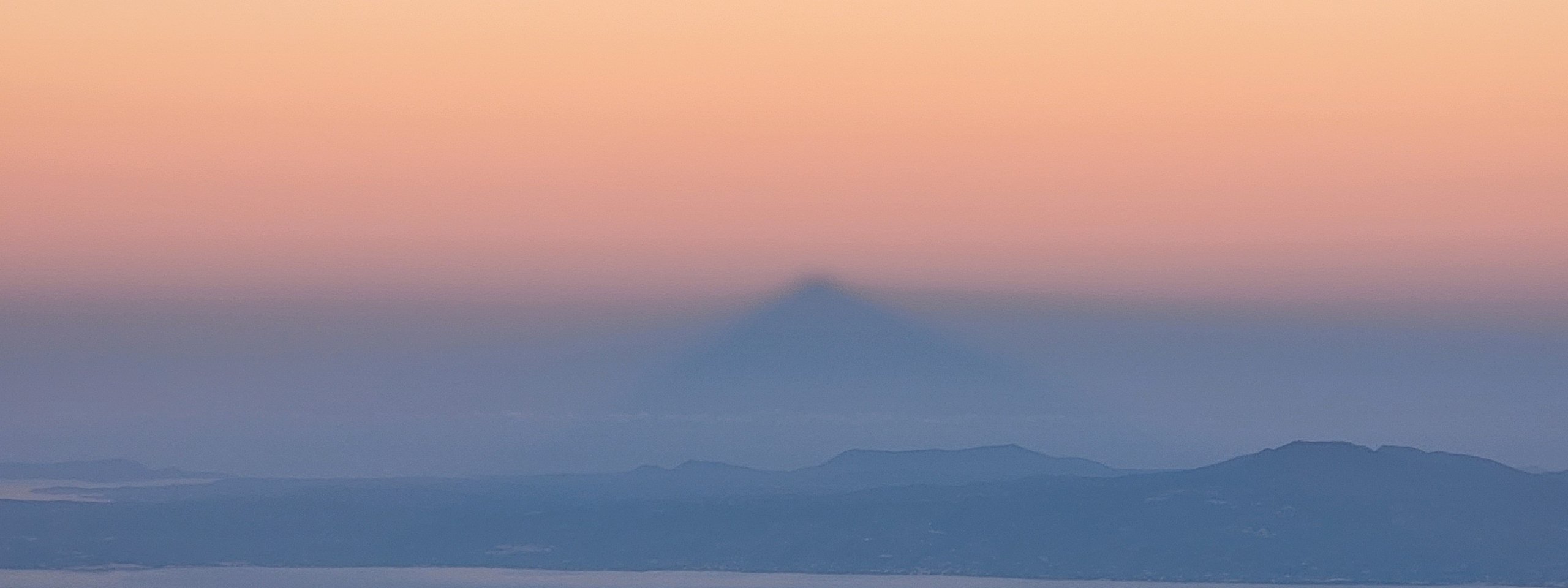 Το εντυπωσιακό φυσικό «φαινόμενο» της πυραμίδας στην κορυφή του Ταϋγέτου