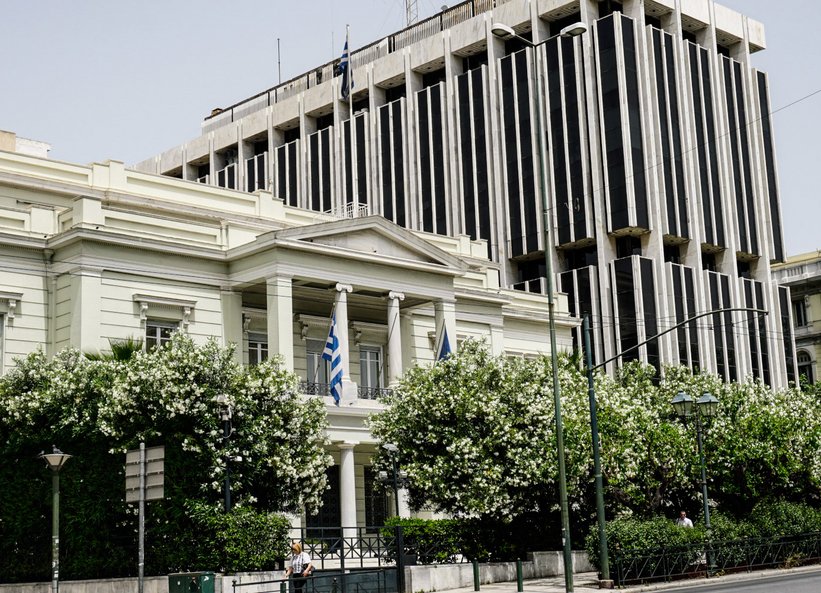 Σε υψηλούς τόνους η απάντηση του ΥΠΕΞ στην Τουρκία για το χωροταξικό των ΑΠΕ: «Απολύτως ξεκάθαρο το καθεστώς κυριαρχίας στο Αιγαίο»