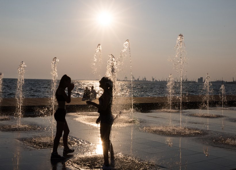 Με 40άρια κορυφώνεται το κύμα ζέστης -Επικίνδυνο «κοκτέιλ» με μελτέμια, οι περιοχές σε red code