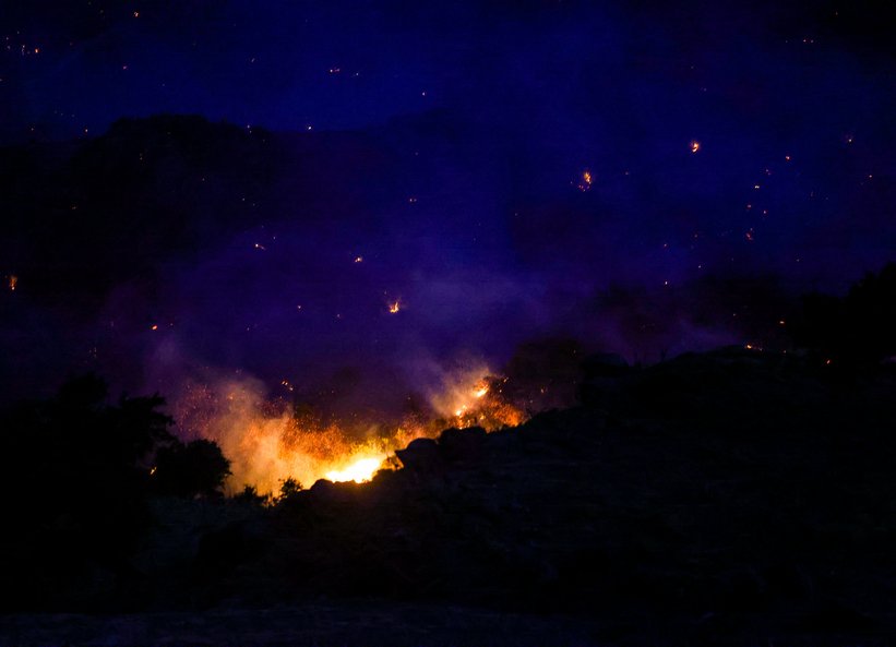Ολονύχτια μάχη με τις φλόγες σε Ρέθυμνο, Λασίθι και Λέσβο -Μαζικές εκκενώσεις, live όλες οι εξελίξεις